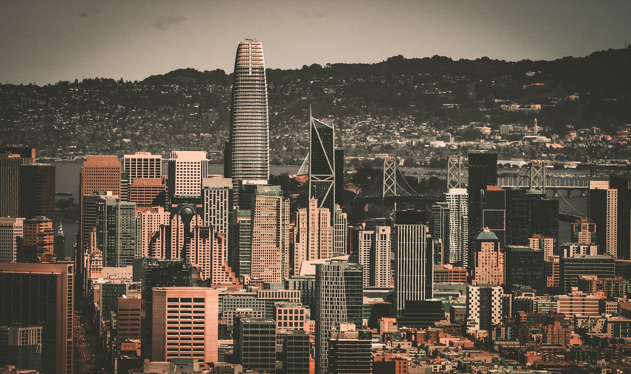 氣勢不能輸！伯利欲斥巨資建雕像 球隊取消客場補貼引強烈不滿！.